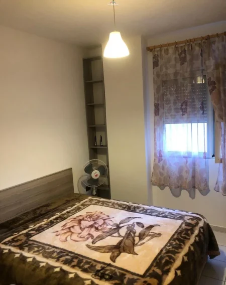 Tirane, jepet me qera apartament 1+1 Kati 3, 60 m² 400 € (Xhamllik)