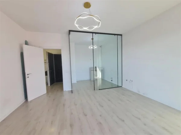 Tirane, jepet me qera zyre Kati 7, 124 m² 750 € (farmacia 10)