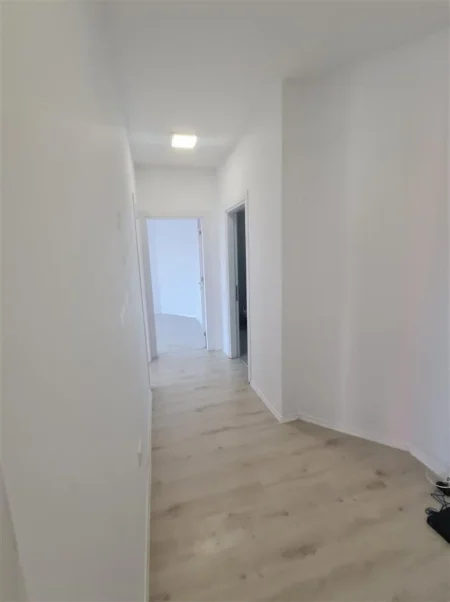 Tirane, jepet me qera zyre Kati 7, 124 m² 750 € (farmacia 10)