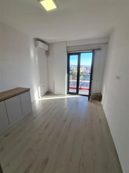 Tirane, jepet me qera zyre Kati 7, 124 m² 750 € (farmacia 10)