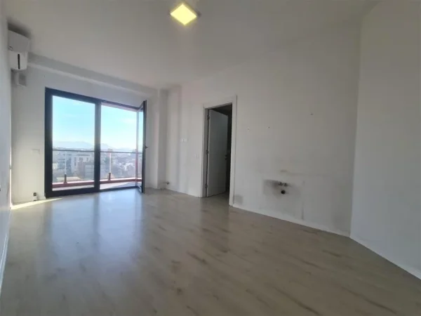 Tirane, jepet me qera zyre Kati 7, 124 m² 750 € (farmacia 10)