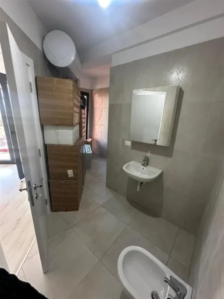 Tirane, jepet me qera zyre Kati 7, 124 m² 750 € (farmacia 10)