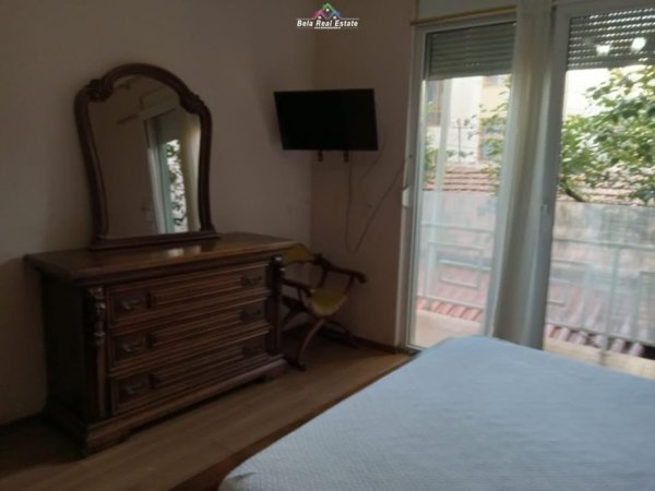 Tirane, jepet me qera Vile 2+1 Kati 2, 120 m² 600 € (mylym shyri)