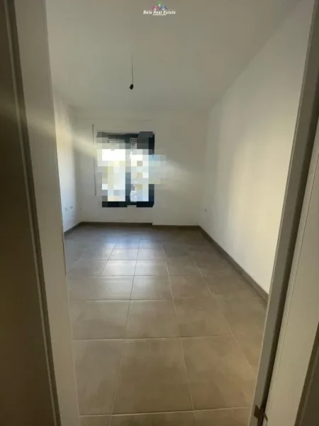 Tirane, jepet me qera zyre Kati 2, 65 m² 450 € (stacioni i trenit)