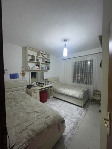 Tirane, jap me qera apartament 2+1+Aneks+Ballkon Kati 4, 65 m² (Bulevardi Bajram Curri 100 metra mbi matarnitetin e ri)