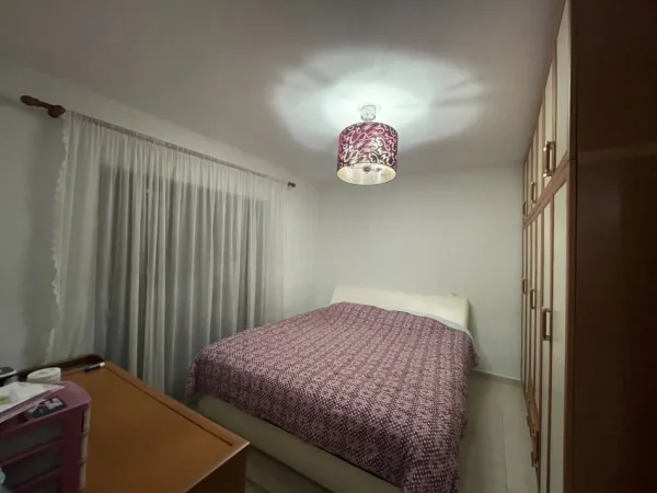 Tirane, jap me qera apartament 2+1+Aneks+Ballkon Kati 4, 65 m² (Bulevardi Bajram Curri 100 metra mbi matarnitetin e ri)