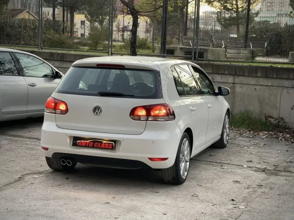 Tirane, shes makine VW GOLF 6 Benzin, e bardhë automatik Klima 226.000 km 6.290 €