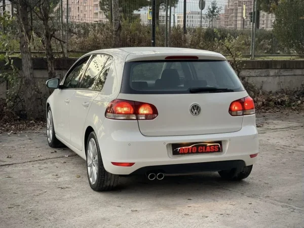 Tirane, shes makine VW GOLF 6 Benzin, e bardhë automatik Klima 226.000 km 6.290 €