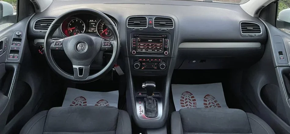 Tirane, shes makine VW GOLF 6 Benzin, e bardhë automatik Klima 226.000 km 6.290 €