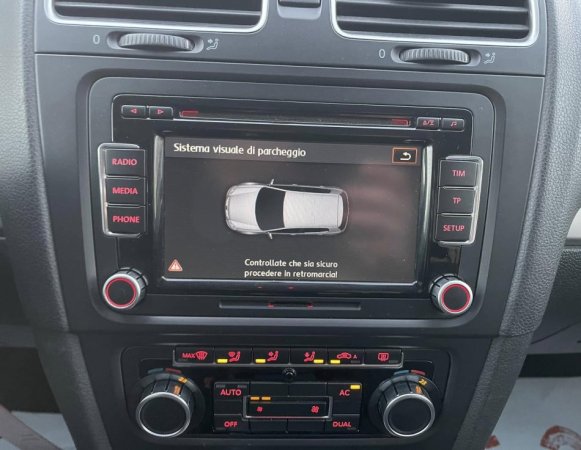 Tirane, shes makine VW GOLF 6 Benzin, e bardhë automatik Klima 226.000 km 6.290 €