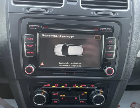 Tirane, shes makine VW GOLF 6 Benzin, e bardhë automatik Klima 226.000 km 6.290 €