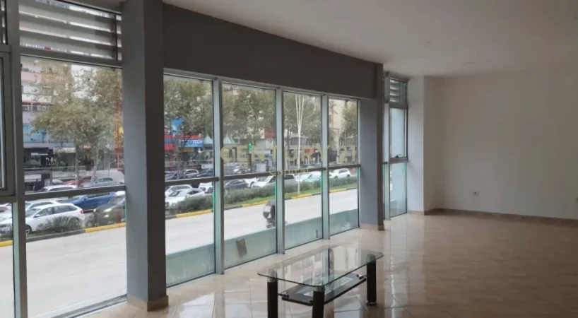 Tirane, jepet me qera ambjent biznesi Kati 2, 200 m² 1.801 € (Laprake)