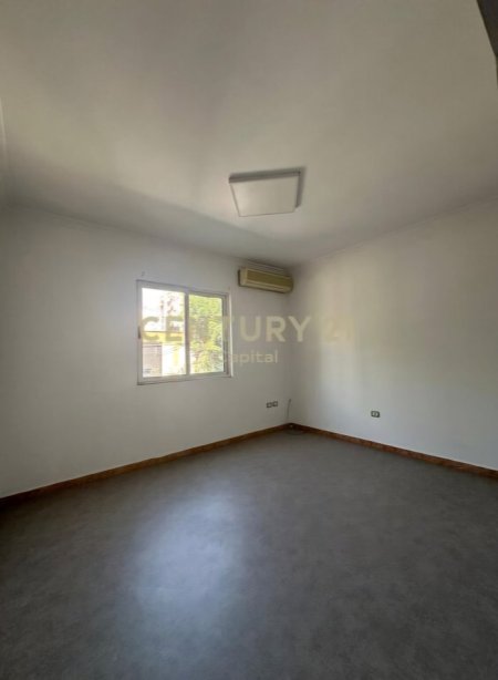 Tirane, jepet me qera ambjent biznesi Kati 2, 200 m² 1.801 € (Laprake)