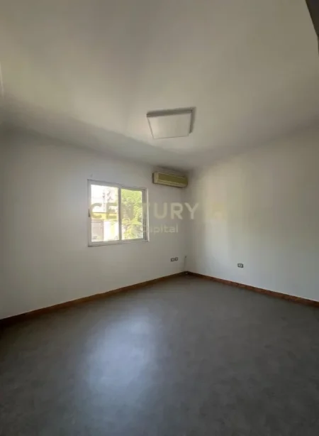 Tirane, jepet me qera ambjent biznesi Kati 2, 200 m² 1.801 € (Laprake)
