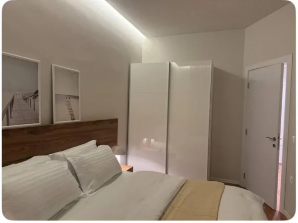 Tirane, jepet me qera apartament 1+1 , 70 m² 650 € (Don Bosko)