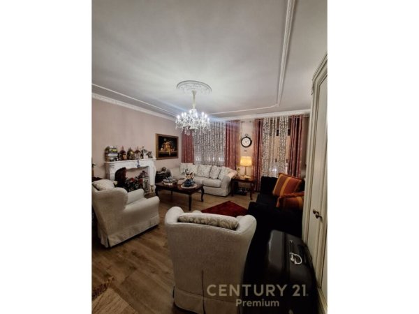 Tirane, shes apartament 2+1+Depo+Post Parkimi , 123 m² 500.000 € (Rruga e Kavajes, Kompleksi Delijorgji)