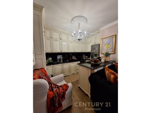 Tirane, shes apartament 2+1+Depo+Post Parkimi , 123 m² 500.000 € (Rruga e Kavajes, Kompleksi Delijorgji)