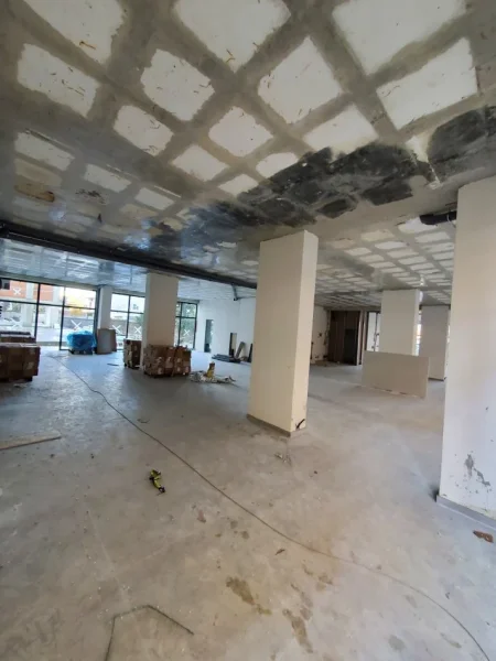 Tirane, jepet me qera ambjent biznesi Kati 0, 325 m² 2.600 €