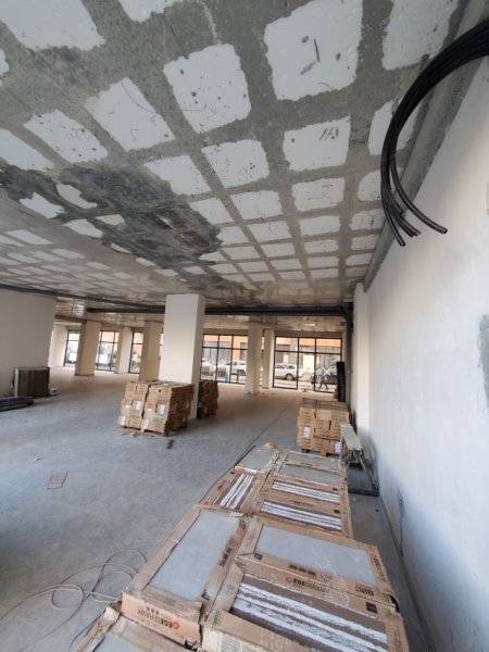 Tirane, jepet me qera ambjent biznesi Kati 0, 325 m² 2.600 €