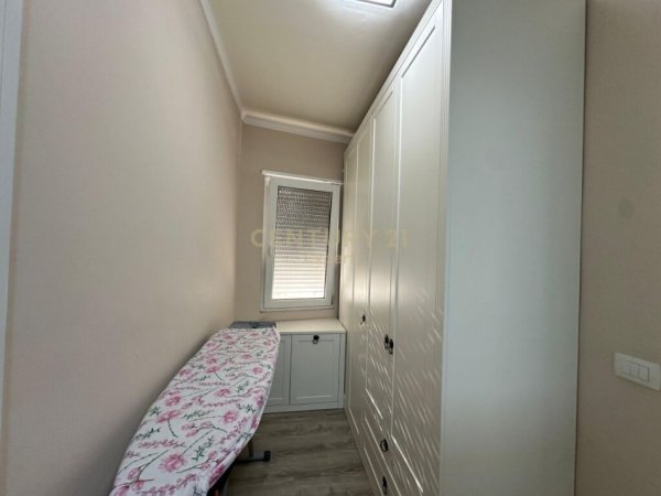 Tirane, jap me qera apartament 2+1+POST PARKIMI , 123 m² 900 € (Kopshti Botanik Zoologjik)