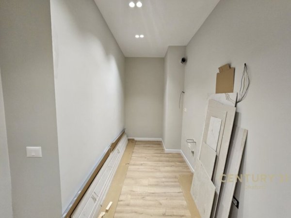 Tirane, shes apartament 2+1+2+POST PARKIMI , 111 m² 270.000 € (Liqeni i Thatë)