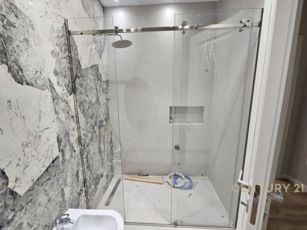 Tirane, shes apartament 2+1+2+POST PARKIMI , 111 m² 270.000 € (Liqeni i Thatë)