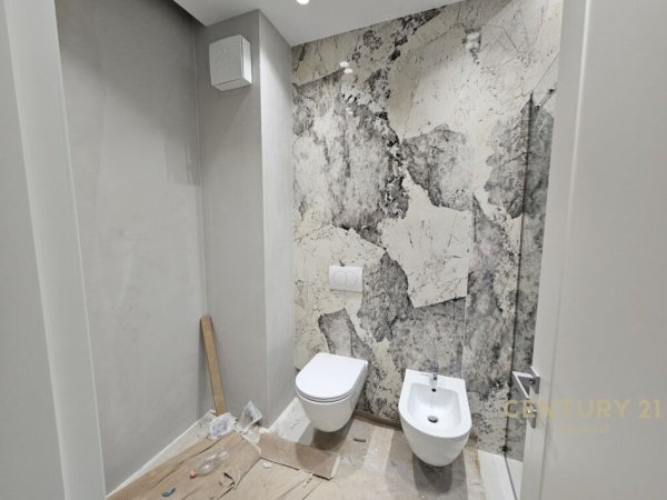 Tirane, shes apartament 2+1+2+POST PARKIMI , 111 m² 270.000 € (Liqeni i Thatë)