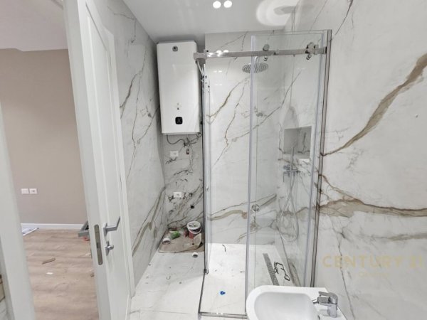 Tirane, shes apartament 2+1+2+POST PARKIMI , 111 m² 270.000 € (Liqeni i Thatë)