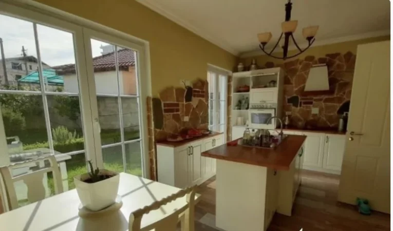 Tirane, shitet 4+1 Kati 0, 200 m² 350.000 € (Rruga Jordan Misja Tirane, Shqiperia)