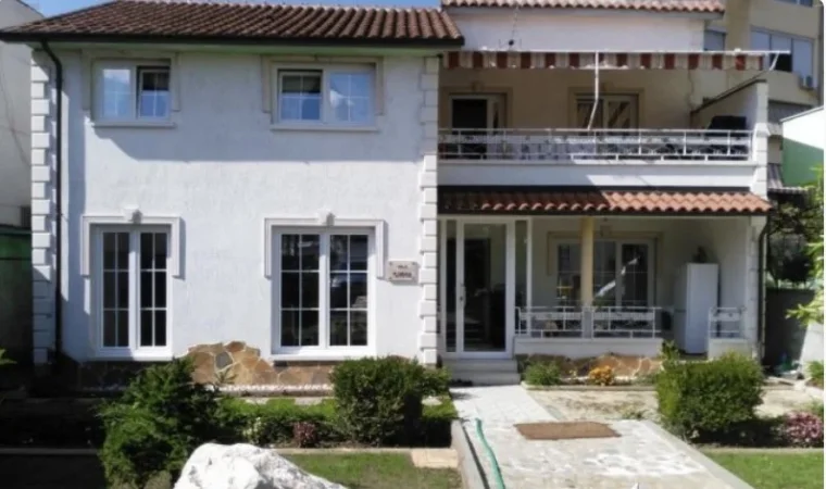 Tirane, shitet 4+1 Kati 0, 200 m² 350.000 € (Rruga Jordan Misja Tirane, Shqiperia)