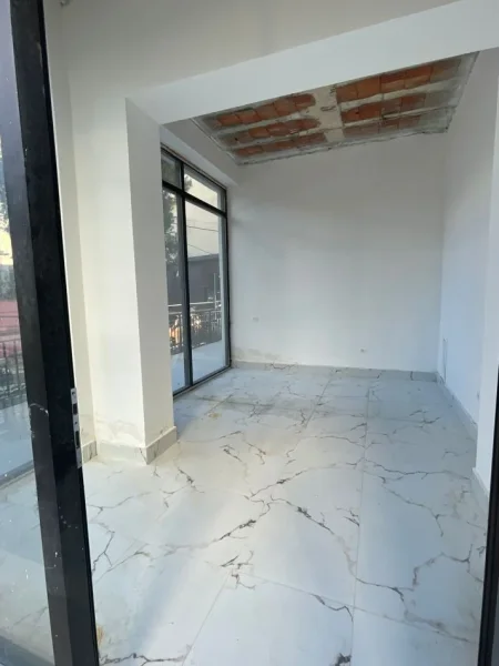 Tirane, jepet me qera lokal Kati 0, 34 m² 800 € (Qender)