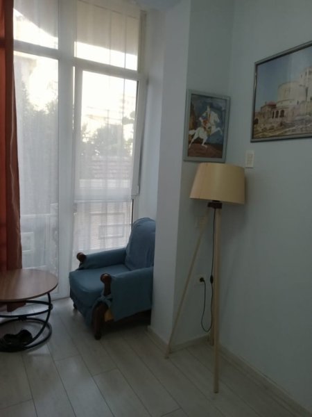 Tirane, jepet me qera shtepi 2+1+Ballkon Kati 2, 120 m² 600 € (rruga Nikolla Lena)