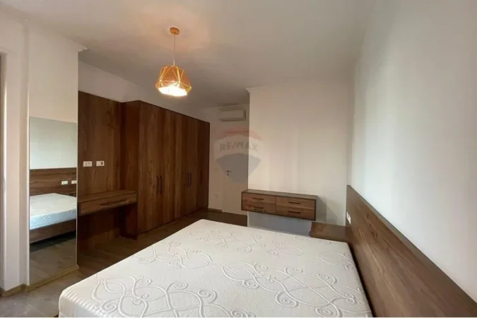 Tirane, jepet me qera apartament 1+1 , 78 m² 700 € (Rruga Muhamet Gjollesha - Zogu i Zi,)
