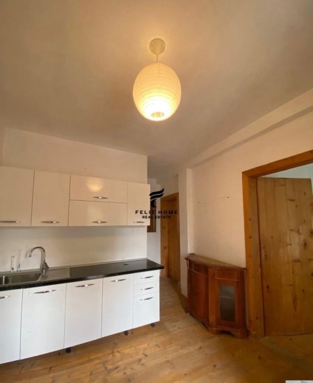Tirane, jepet me qera apartament 2+1 Kati 2, 130 m² 500 € (KOPSHTI ZOOLOGJIK)
