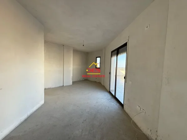 Vlore, shitet apartament+verande | Penthouse 1+1 Kati 9, 75 m² 110.000 € (Rruga 7 Nëntori)