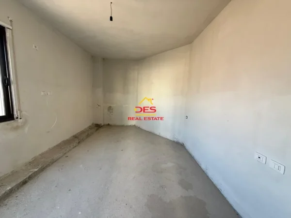 Vlore, shitet apartament+verande | Penthouse 1+1 Kati 9, 75 m² 110.000 € (Rruga 7 Nëntori)
