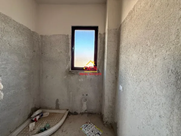 Vlore, shitet apartament+verande | Penthouse 1+1 Kati 9, 75 m² 110.000 € (Rruga 7 Nëntori)