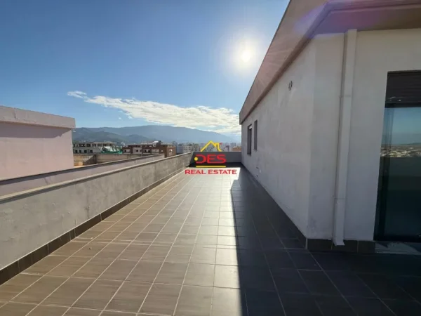 Vlore, shitet apartament+verande | Penthouse 1+1 Kati 9, 75 m² 110.000 € (Rruga 7 Nëntori)