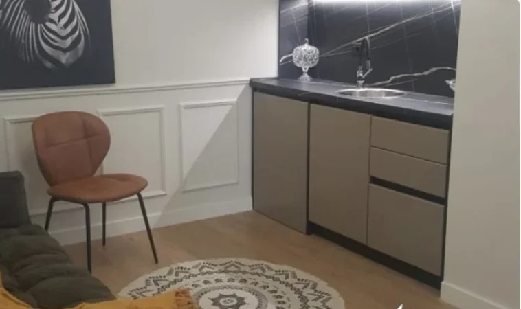 Tirane, jepet me qera zyre , 43 m² 400 € (Rruga e Kavajes Tirane, Shqiperia)