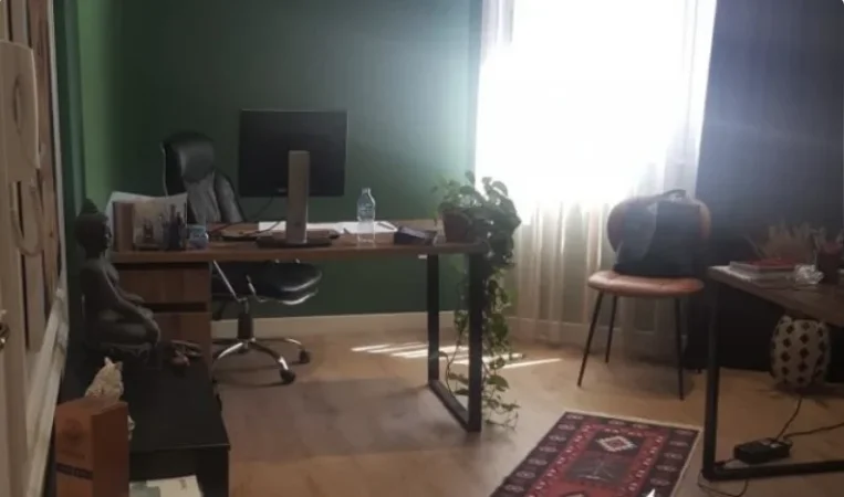 Tirane, jepet me qera zyre , 43 m² 400 € (Rruga e Kavajes Tirane, Shqiperia)