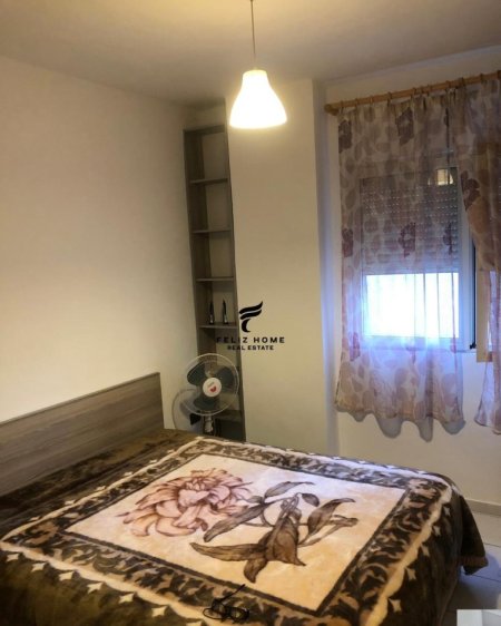 Tirane, jepet me qera apartament 1+1 Kati 3, 58 m² 400 € (XHAMLLIK)