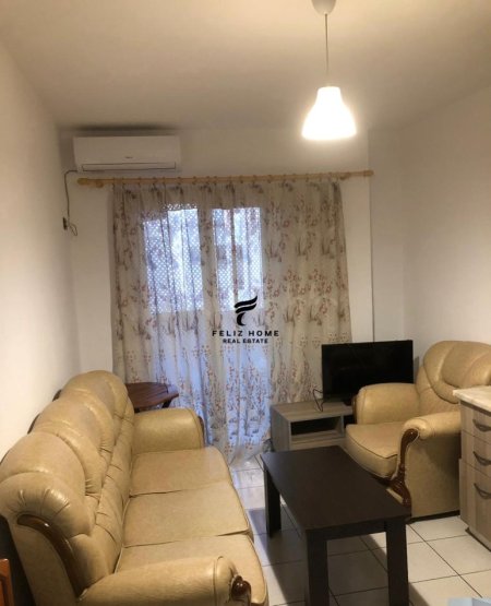 Tirane, jepet me qera apartament 1+1 Kati 3, 58 m² 400 € (XHAMLLIK)