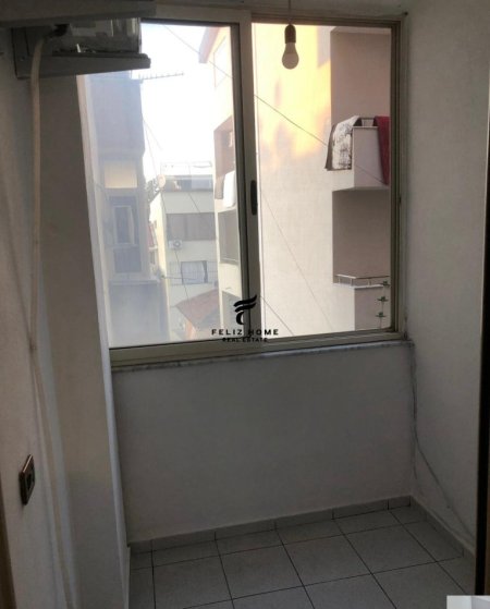 Tirane, jepet me qera apartament 1+1 Kati 3, 58 m² 400 € (XHAMLLIK)