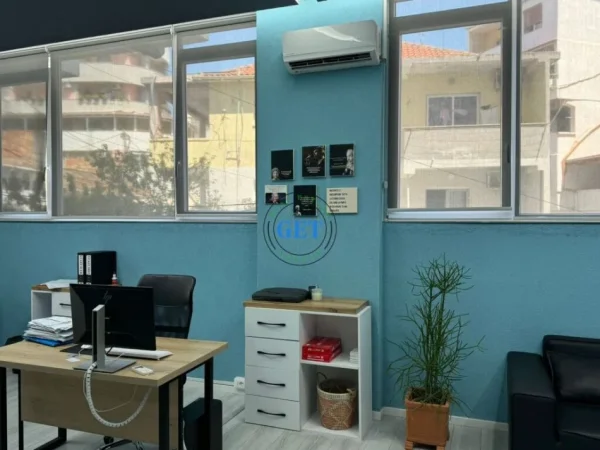 Durres, shitet ambjent biznesi Kati 0, 88 m² 165.000 € (Qendra Tregtare Blue Star)