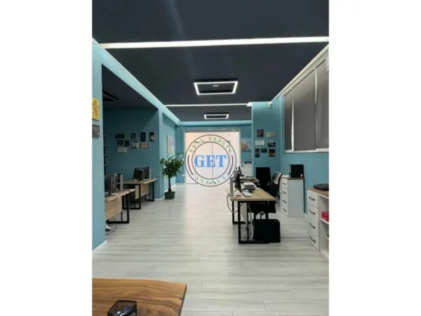 Durres, shitet ambjent biznesi Kati 0, 88 m² 165.000 € (Qendra Tregtare Blue Star)