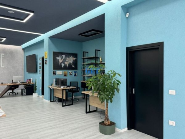 Durres, shitet ambjent biznesi Kati 0, 88 m² 165.000 € (Qendra Tregtare Blue Star)