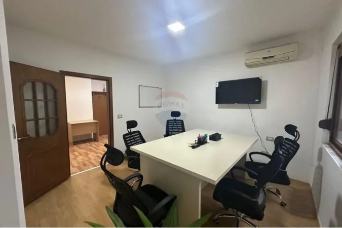 Tirane, jepet me qera zyre Kati 1, 69 m² 850 € (Qender)