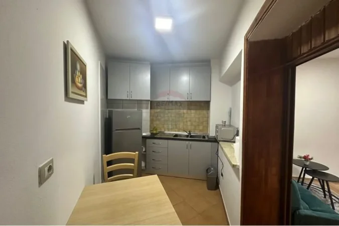 Tirane, jepet me qera zyre Kati 1, 69 m² 850 € (Qender)