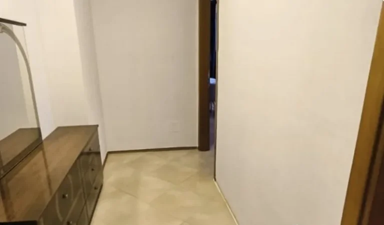 Tirane, jepet me qera apartament 1+1 Kati 5, 80 m² 650 € (Kristal center)