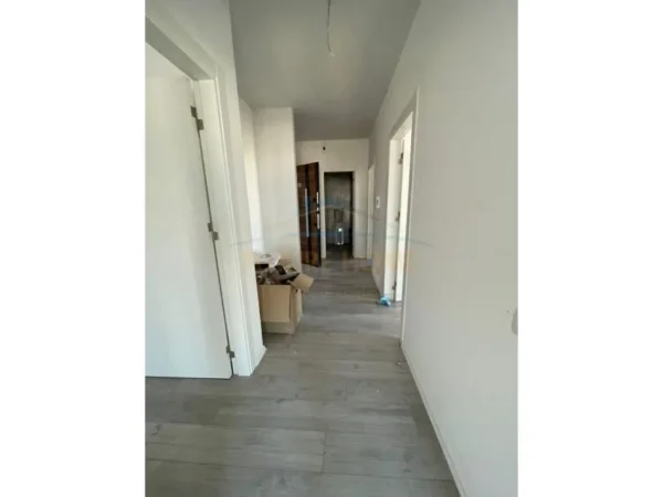 Tirane, shitet apartament 3+1 Kati 8, 133 m² 240.000 € (ASL 2 VENU)